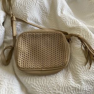 Cute cross-body bag perfect for any season